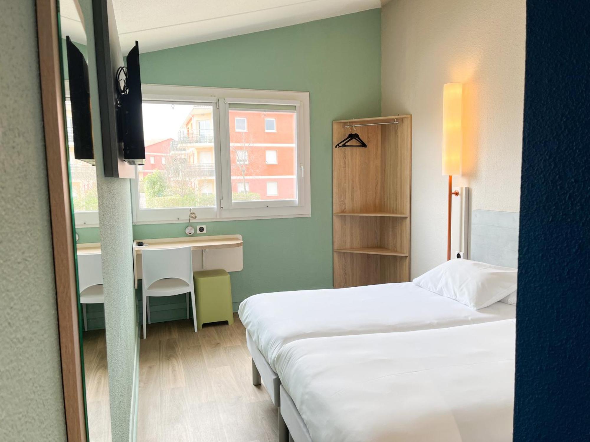 Ibis Budget Saint Christol Les Ales Exterior foto