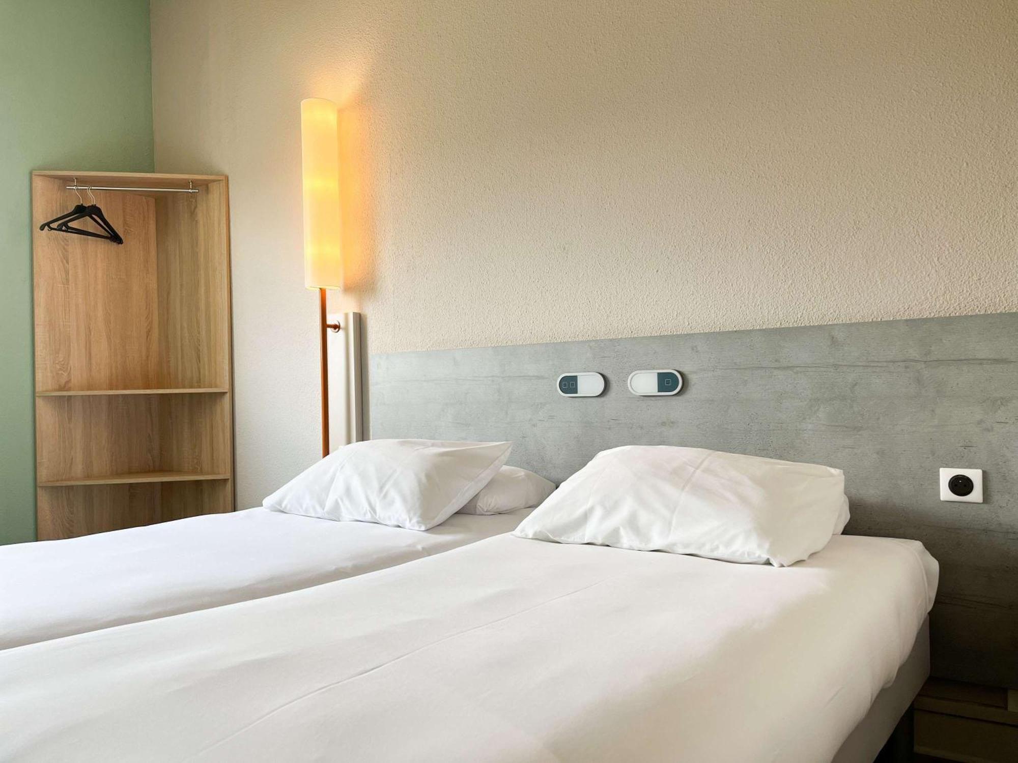 Ibis Budget Saint Christol Les Ales Exterior foto