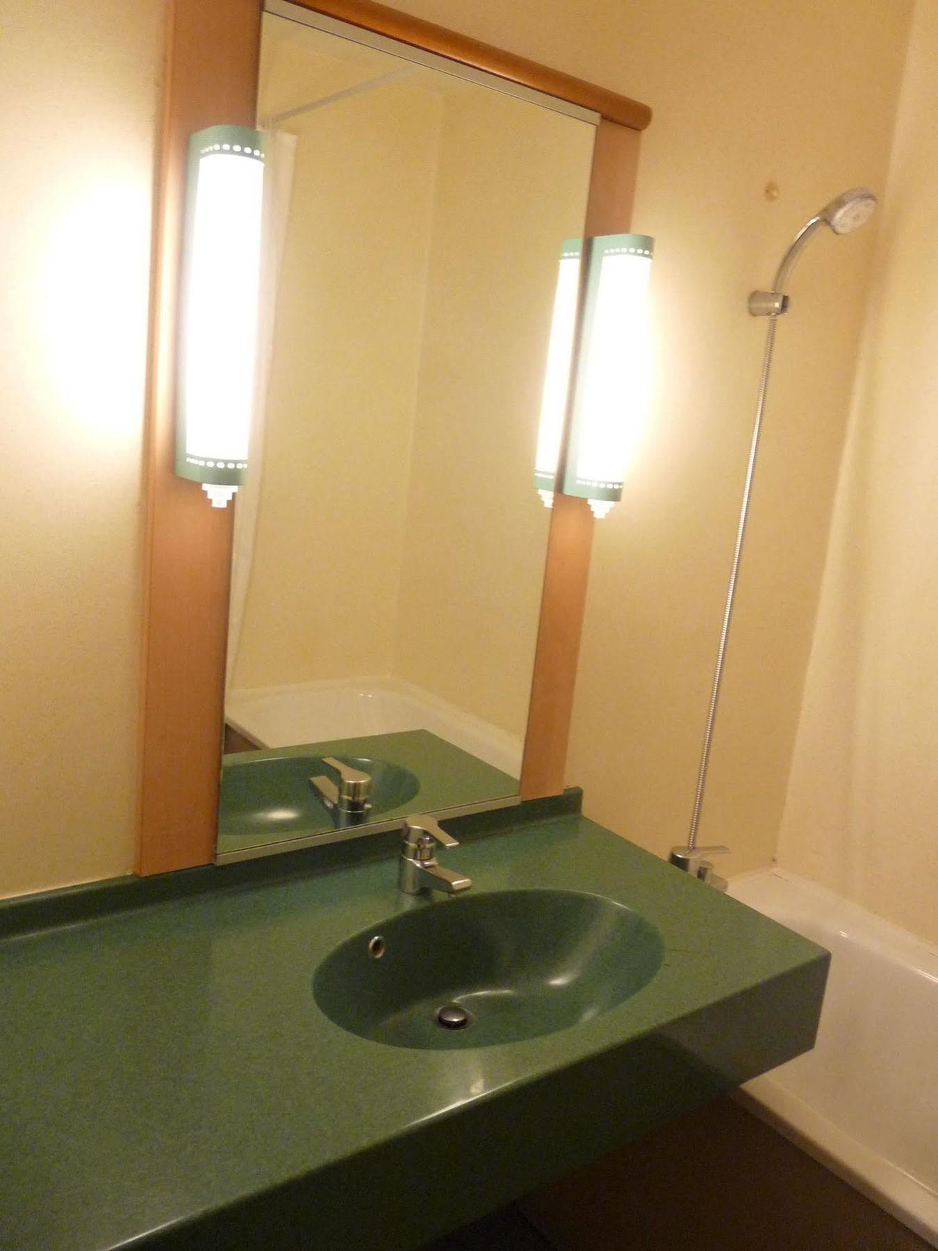 Ibis Budget Saint Christol Les Ales Exterior foto